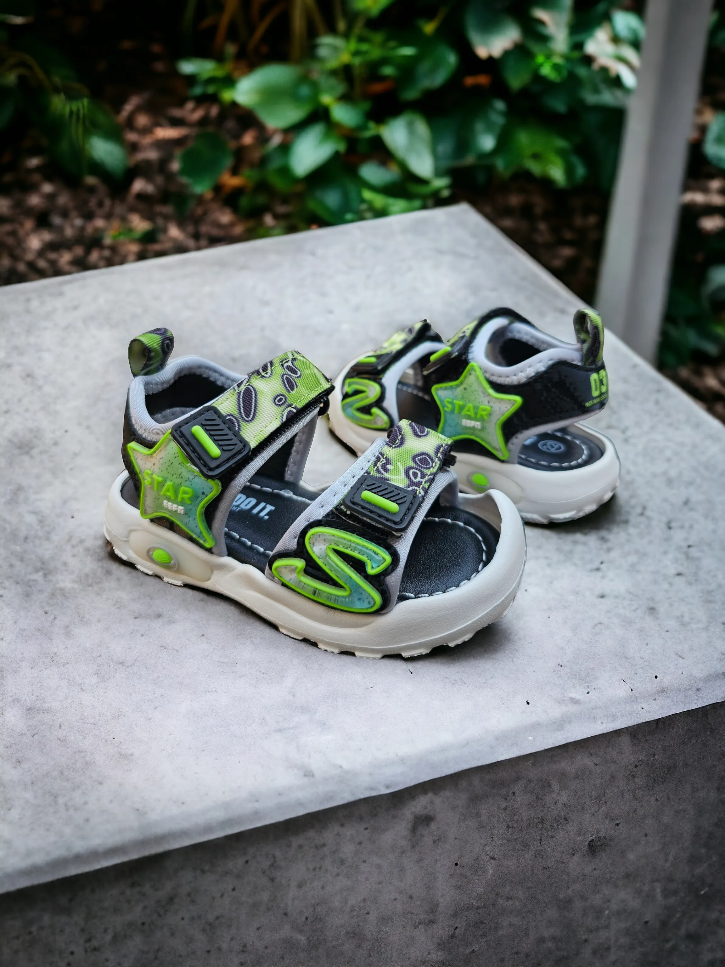 Glowing Light Green Premium Sandel