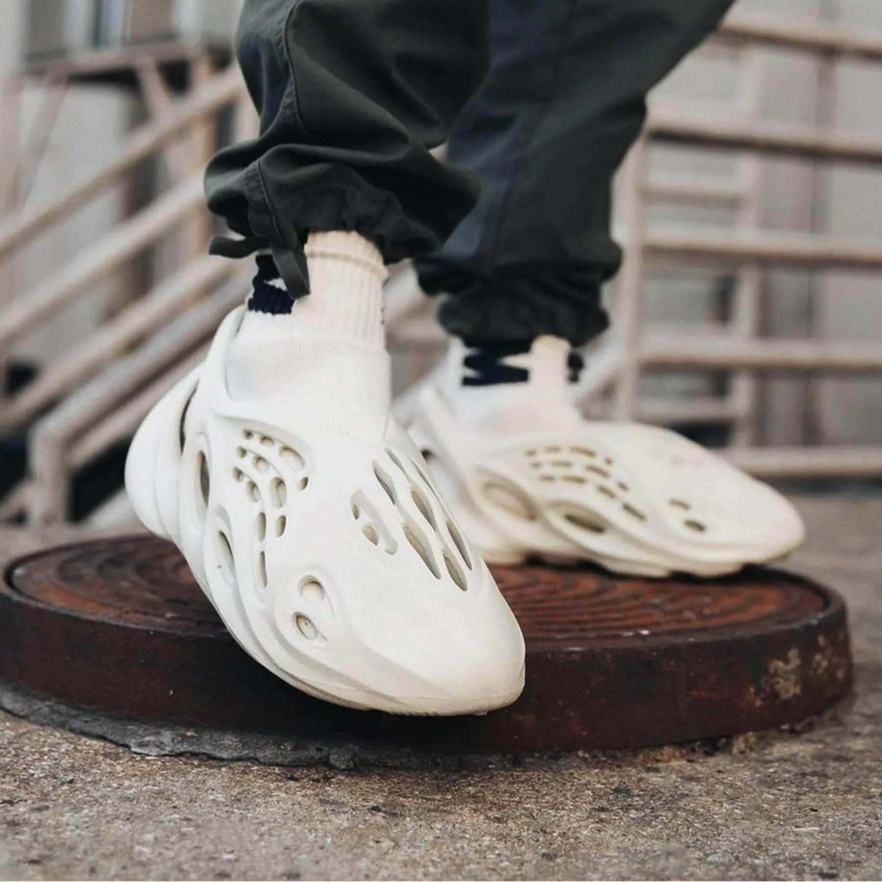 YEEZY FOAM RUNNER SAND