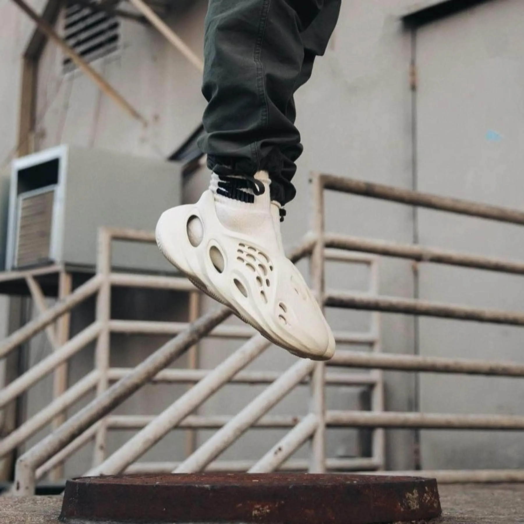 YEEZY FOAM RUNNER SAND